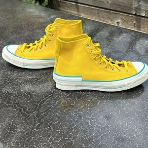 Chuck Taylor high tops, sz 9 (men’s 7)